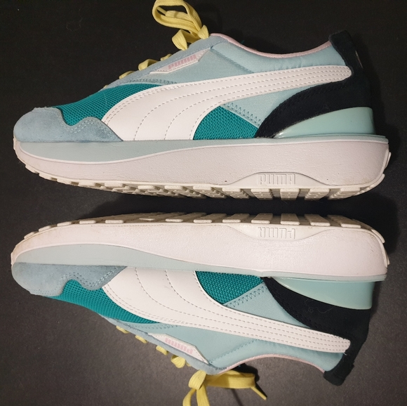 Puma sneakers sz 9 - Picture 2 of 7